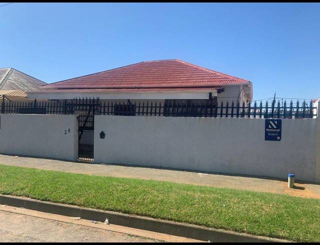 3 BEDROOM HOUSE FOR SALE IN NEWLANDS